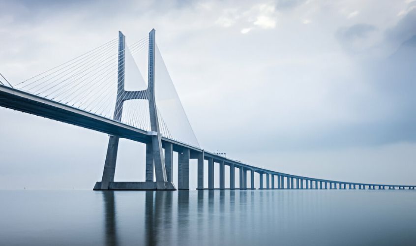 Imagen de uno de los puentes de Portugal, utilizada como cabecera del artículo